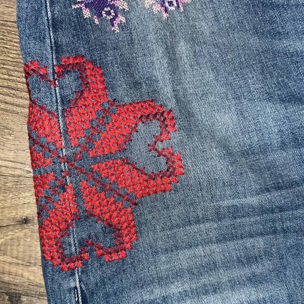 Lucky Brand mid-rise boy jeans with hearts flowers embroidery Valentines 6/28 - Picture 10 of 14